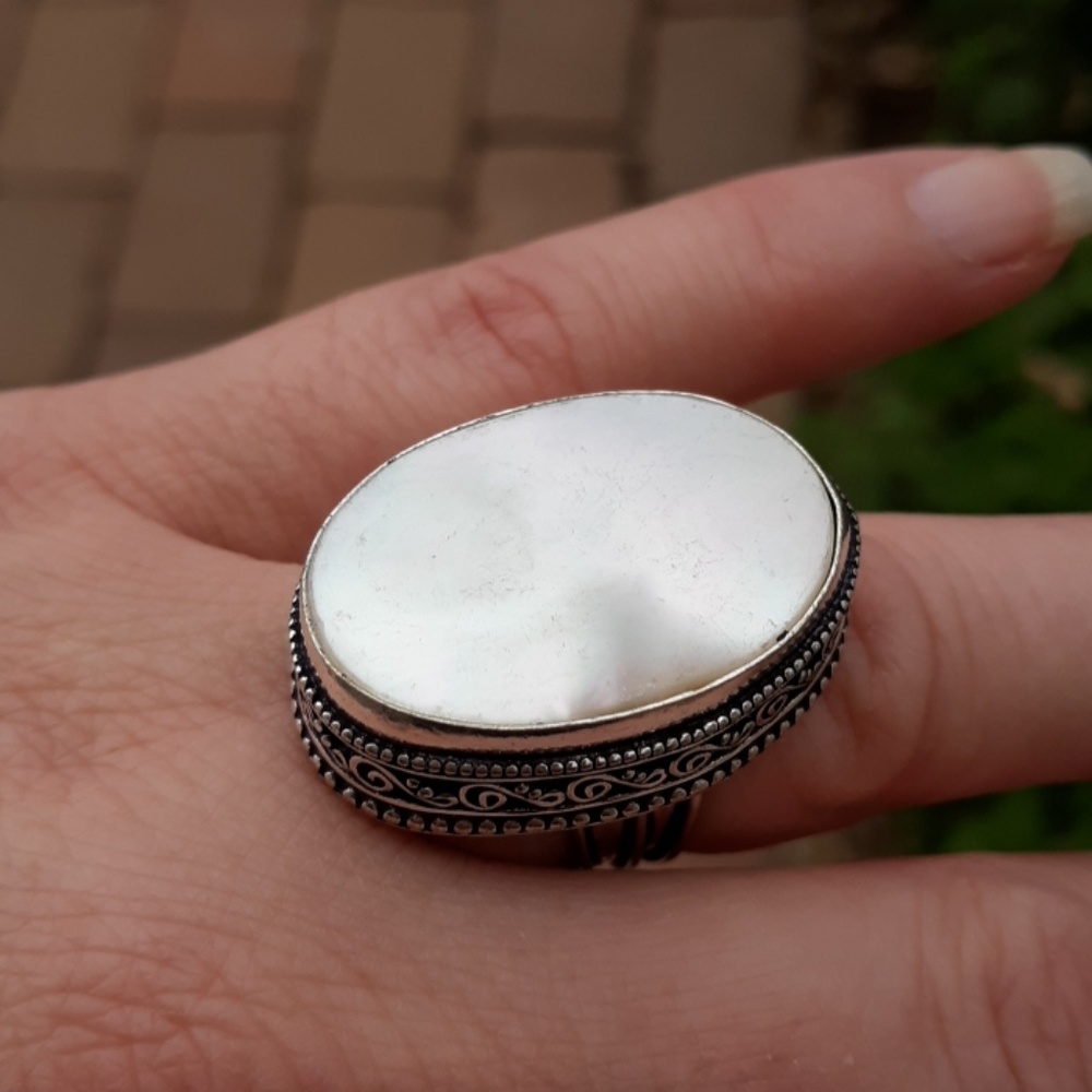 New Mother of Pearl 925 Silver Statement Ring.